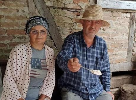 684fd68a105959d3b8d4410f İstanbul’dan köye dönüp bir ilke imza attılar! Kimse ekmiyordu, onlar patron oldu