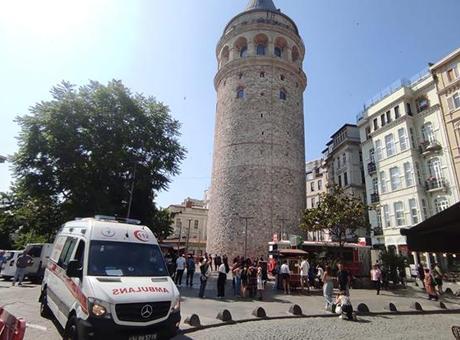 684fd9fc105959d3b8d44151 Galata Kulesi'nde intihar şüphesi: Düşen kişi hayatını kaybetti