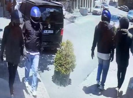 68529187582529acd0a3f708 Adım adım takip ettiler! Altın almaya geldi, soyuldu