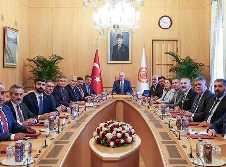 6852d7dc567d25582213ba69 TBMM Başkanı Kurtulmuş baro başkanlarını kabul etti