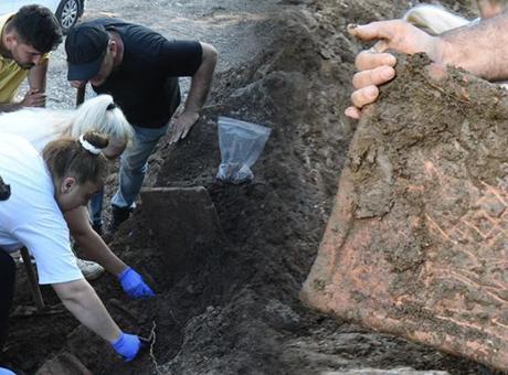 6853c75c6c689faa63f80fb6 Yol çalışmasında büyük sürpriz: Belgesel izler gibi seyrediyoruz, ne çıkacağını merak ediyoruz