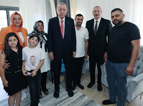 68543c41582529acd0a3fd7d Cumhurbaşkanı Erdoğan'dan depremzede aileye ziyaret