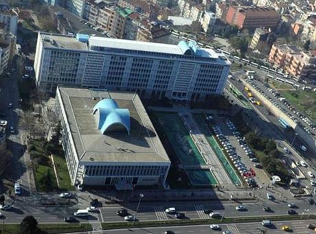 685556036c689faa63f81575 İBB yolsuzluk soruşturmasında gözaltına alınan 2 şüpheli adliyede