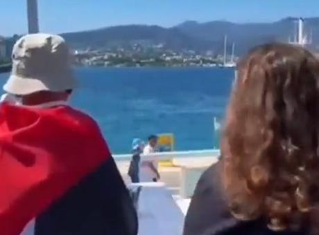 685557f0582529acd0a401d9 Savaştan kaçarken protestoyla karşılandılar: Güney Kıbrıs’ta İsraillilere 'Özgür Filistin' tepkisi!