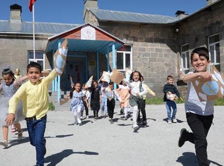 68555e4b105959d3b8d45aa5 Bakan Tekin açıkladı: Okullarda kıyafet yönetmeliği yeniden değişti