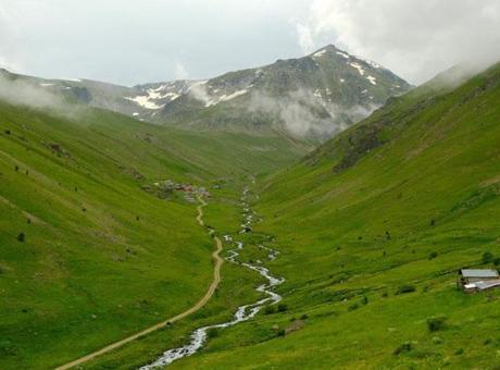 68565b429c73290395407144 Burası İsviçre değil Türkiye! Alpleri andıran manzara hayran bırakıyor
