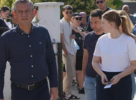 6857b20d582529acd0a40816 CHP Genel Başkanı Özel, YKS'ye giren Ferdi Zeyrek'in kızı Nehir'i bugün de yalnız bırakmadı