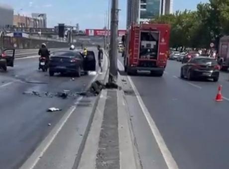 68581504582529acd0a40b7f Beylikdüzü'nde zincirleme kaza! Araçlar birbirine girdi