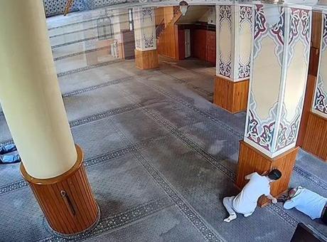 685a547b567d25582213ce28 Camide skandal görüntü! Güvenlik kamerası her şeyi kaydetti