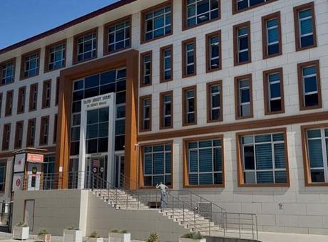 685bc6c5e9347e6b90df3569 Yer: Yalova! Tartıştığı arkadaşını boğazını keserek öldürdü