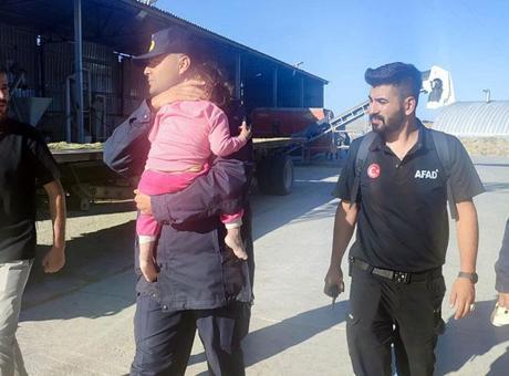 685bd9d1e9347e6b90df35e6 Kent ayağa kalktı! Kaybolan 2 yaşındaki bebek 12 saat sonra bulundu