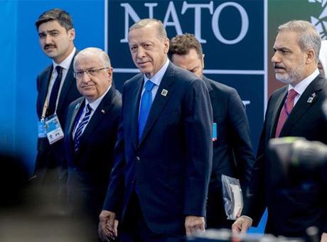 685c3ae2e9347e6b90df38f0 Cumhurbaşkanı Erdoğan'dan NATO Zirvesi'nde diplomasi trafiği