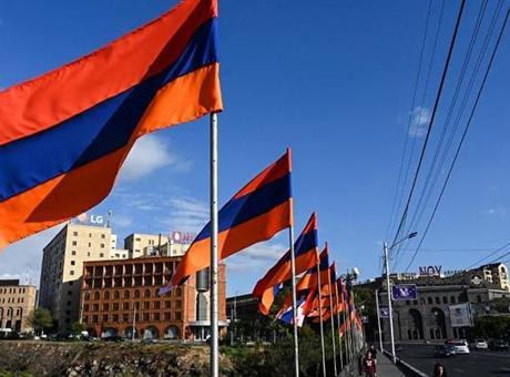 685e6160bf2042513df9ad37 Ermenistan'da Ermeni Apostolik Kilisesi'nin merkezine operasyon düzenlendi