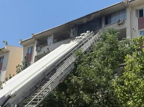 685fb6d0c4317961fa3fe1cd Son dakika! Diyarbakır'da apartmanda yangın: Mahsur kalanlar kurtarıldı