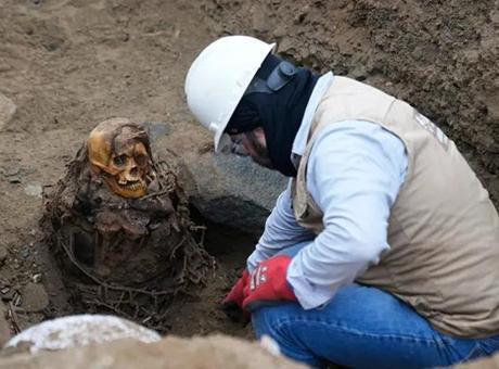 685febefe9347e6b90df4eb4 Doğal gaz çalışması bin yıllık mumyayı gün yüzüne çıkardı: Saçları bile bozulmamış!