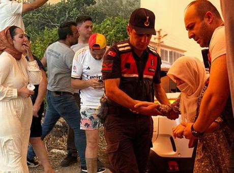 6862a0d1bf2042513df9b8e9 Son dakika... AFAD'dan yangın mağdurlarına destek: 162 bin TL’ye kadar nakdi yardım yapılacak