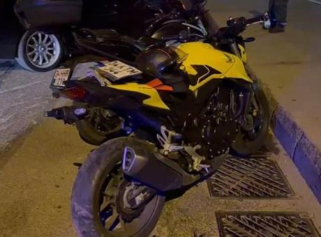 68649920c4317961fa3ff0f1 Kadıköy’de motosiklet ile otomobil çarpıştı! 2 kişi yaralandı
