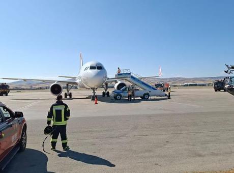 68656dc6280d2d4b642c01f7 Sharjah-İstanbul seferini yapan uçak acil iniş yaptı