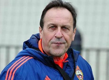 6867eeefbf2042513df9c5ac Eski futbolcu direksiyon başında bayıldı, kaza yaptı
