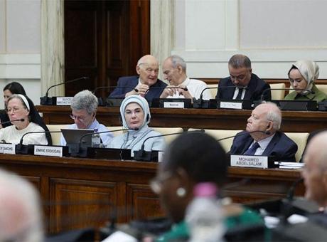 68681599bf2042513df9c5e9 Emine Erdoğan'dan Vatikan'da 'Dünya 5'ten büyüktür' mesajı