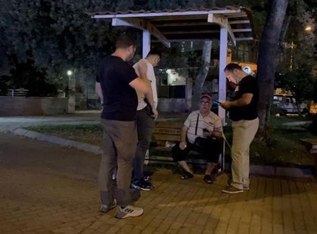 686876cbbf2042513df9c793 Kısmi görme kaybı olan kişinin telefonunu çaldı
