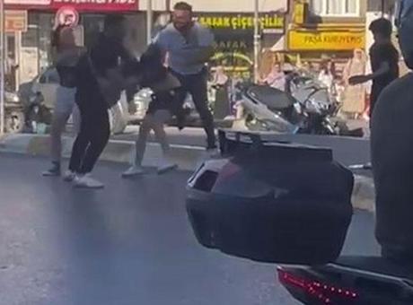 686a30b9407805e46c0384b5 Yer: Esenyurt! Motosikletli kadınlara dehşeti yaşattılar
