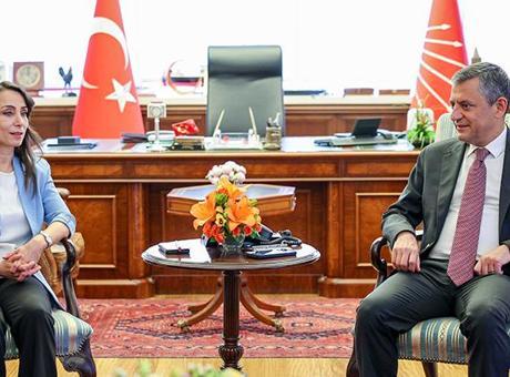 686a9d90c4317961fa4004c2 DEM Parti heyetinden CHP lideri Özel'e ziyaret