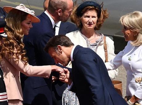 686d04a8d13a6e6d2d9697f0 SON DAKİKA HABERLERİ: MACRON ÇİFTİ İNGİLTERE'YE İNİŞ YAPTI, BRIGITTE MACRON UZANAN ELİ TUTMADI, PRENS WILLIAM VE PRENSES KATE'DEN KARŞILAMA