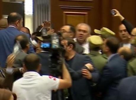686d2883d13a6e6d2d969948 Ermenistan Parlamentosu'nda kavga: İktidar ve muhalefet birbirine girdi!