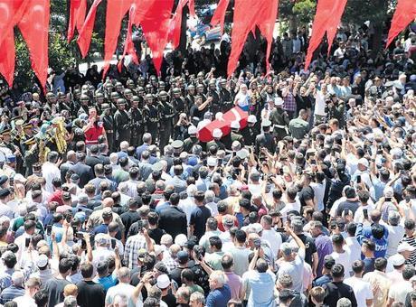 686d97c4c4317961fa401292 10 şehide veda! Son bakışlar...