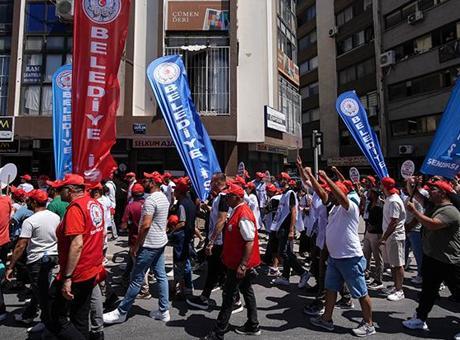 686e5e09280d2d4b642c2667 İzmir Büyükşehir Belediyesinin işten çıkardığı işçiler eylem başlattı