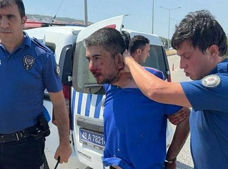 686e81b7407805e46c039833 Şehri birbirine kattı! 4 polis otosuna çarpan sürücü tutuklandı