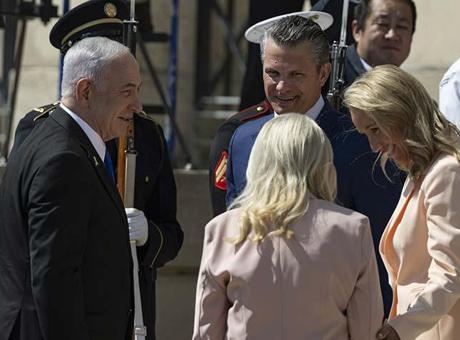 686e8e03280d2d4b642c2830 Netanyahu Pentagon'da! Dikkat çeken kareler...