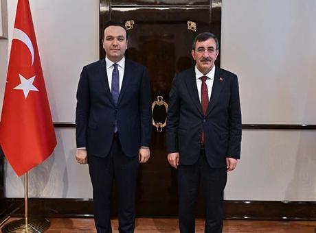 686ea614280d2d4b642c2866 Cumhurbaşkanı Yardımcısı Yılmaz, AK Parti Gençlik Kolları Başkanı'nı kabul etti