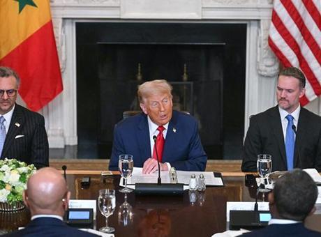 686f6088280d2d4b642c2ae9 Trump'tan ana dili İngilizce olan Liberya liderine tarihi gaf! 'Konuşmayı nereden öğrendiniz?'