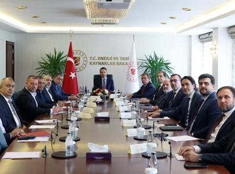 686ff99cc4317961fa401ce8 Bakan Bayraktar, TES-İŞ ve MADEN-İŞ yöneticileriyle görüştü