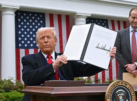 687092b4280d2d4b642c332c Trump açıkladı: ABD, Kanada mallarına yüzde 35 gümrük vergisi uygulayacak!