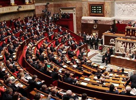 687111a6bf2042513df9dee7 Fransa'da usulsüzlük krizi: 3 vekil siyasetten men edildi!