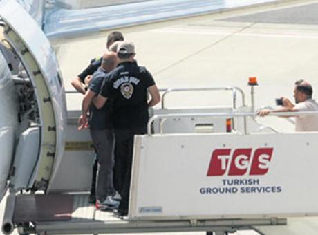 687175f5d13a6e6d2d96a68e Havalimanında gözaltı
