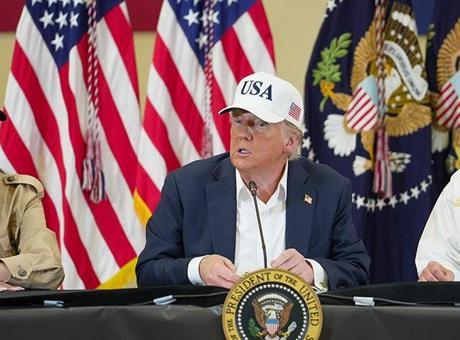 6871985cd13a6e6d2d96a6e5 Trump sel felaketi yaşayan Texas'ı ziyaret etti
