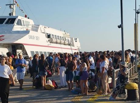 68769d5e407805e46c03b2ea Deniz otobüsünde zamanla yarış! Rahatsızlanan yolcu için geri dönüldü