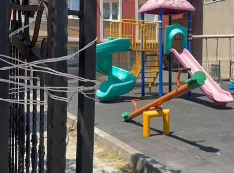 6878d789d13a6e6d2d96be31 10 yaşındaki Eymen’in ölümüne neden olan demir kapı iple bağlanıp kullanılmaya devam edildi