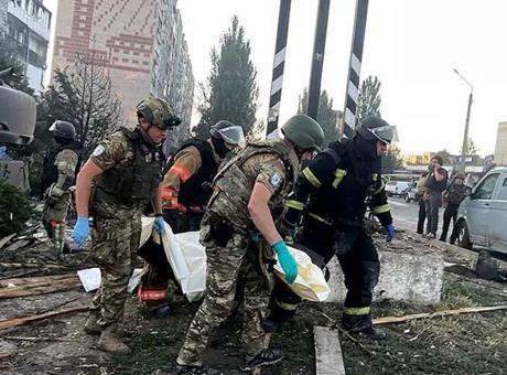 6878f7aec4317961fa403fda Rusya, 500 kilogramlık bombayla Ukrayna'yı vurdu! Alışveriş merkezinde can pazarı