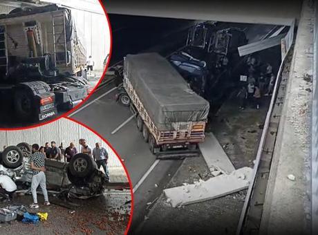 687bb73c280d2d4b642c5db8 Kastamonu'da feci kaza! Otomobil, TIR'a çarptı: 3 ölü, 5 yaralı