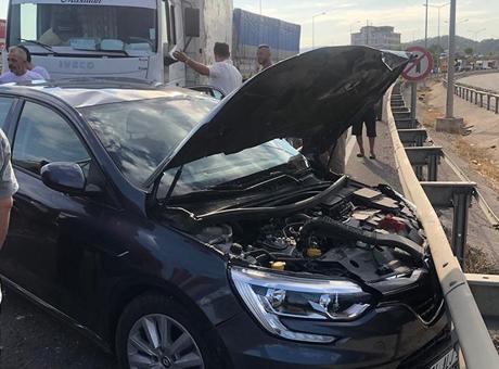 687bd113d13a6e6d2d96cc94 Geyve Belediye Başkanı Yıldız ile beraberindeki 3 kişi trafik kazasında yaralandı