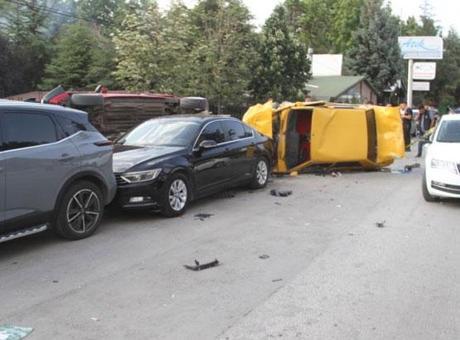687d335cd13a6e6d2d96d27c Makas atan ehliyetsiz sürücü ortalığı savaş alanına çevirdi