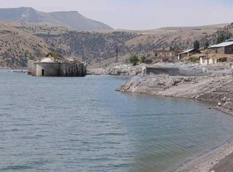 687e0b84d13a6e6d2d96d578 Yer: Kars! Sular çekildi, barajın altındaki tarih ortaya çıktı
