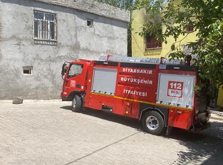 687e1426407805e46c03c4ad Diyarbakır'da müstakil evde korkutan yangın: 3 kişi dumandan etkilendi