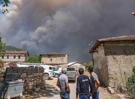 687e42ead13a6e6d2d96d6ff SON DAKİKA: Sakarya Geyve'de başlayan yangın Bilecik'e ulaştı! Bir köy tedbir amaçlı tahliye edildi