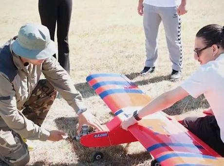687e543bc4317961fa404cdc Genç pilotlara TEKNOFEST'te İHA eğitimi